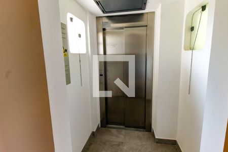 Elevador de casa à venda com 5 quartos, 607m² em Jardim Guedala, São Paulo