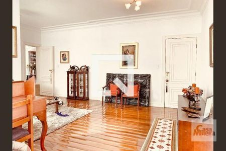 Sala  de apartamento à venda com 4 quartos, 150m² em Santo Antônio, Belo Horizonte