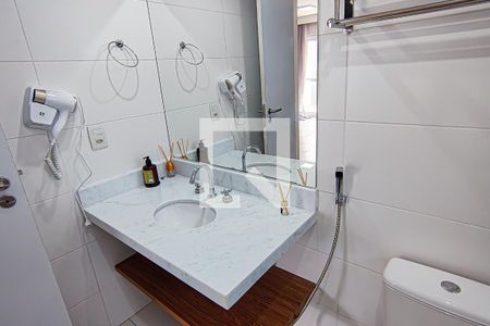 Banheiro de apartamento à venda com 1 quarto, 68m² em Camorim, Rio de Janeiro