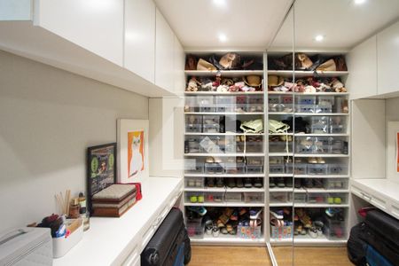 Suíte closet de apartamento à venda com 3 quartos, 98m² em Indianópolis, São Paulo