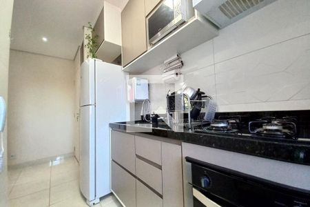 Cozinha de apartamento à venda com 3 quartos, 59m² em Jardim do Lago Continuacao, Campinas