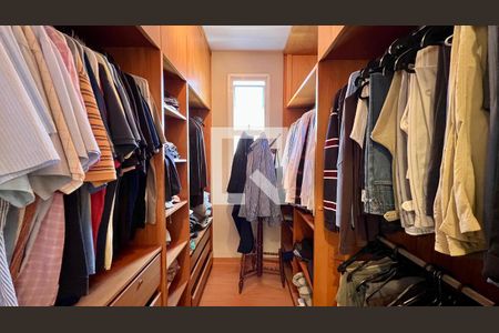 Closet da suíte 3 de casa à venda com 5 quartos, 690m² em Jardim Paulista, São Paulo