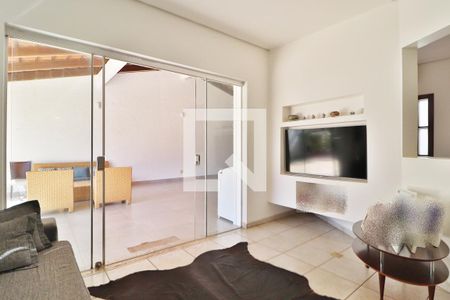 Sala de casa para alugar com 4 quartos, 350m² em Jardim Karaíba, Uberlândia