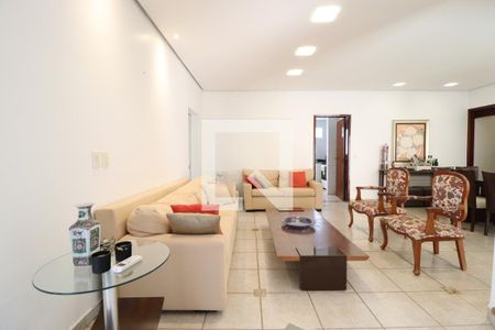 Sala de casa para alugar com 4 quartos, 350m² em Jardim Karaíba, Uberlândia