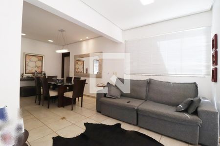 Sala de casa para alugar com 4 quartos, 350m² em Jardim Karaíba, Uberlândia