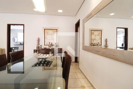 Sala de casa para alugar com 4 quartos, 350m² em Jardim Karaíba, Uberlândia