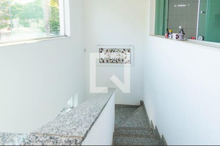 Escada de casa para alugar com 5 quartos, 600m² em Estoril, Belo Horizonte