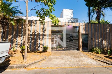 Fachada de casa à venda com 5 quartos, 600m² em Estoril, Belo Horizonte