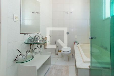 Banheiro suíte 3 de casa à venda com 5 quartos, 600m² em Estoril, Belo Horizonte