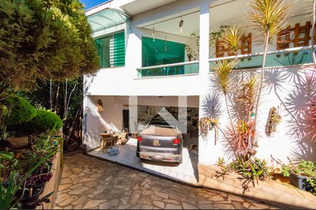 Garagem de casa à venda com 5 quartos, 600m² em Estoril, Belo Horizonte