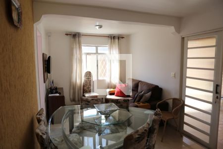 Sala de casa à venda com 3 quartos, 200m² em Conjunto Agua Branca, Contagem