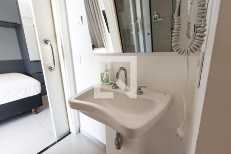 Banheiro de kitnet/studio para alugar com 1 quarto, 25m² em Perdizes, São Paulo