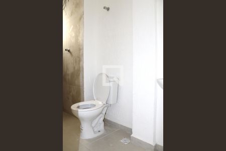 Banheiro de kitnet/studio para alugar com 1 quarto, 53m² em Jardim Analia Franco, São Paulo