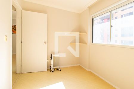 Quarto 1 de apartamento para alugar com 2 quartos, 58m² em Champagnat, Curitiba