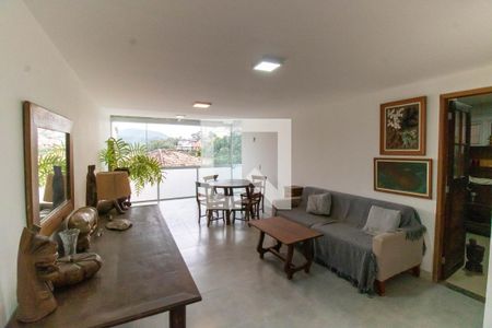 Sala de casa de condomínio à venda com 3 quartos, 160m² em Maria Paula, Niterói