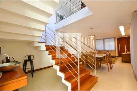 Sala de casa à venda com 4 quartos, 420m² em Fernão Dias, Belo Horizonte