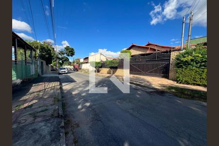 Casa à venda com 4 quartos, 310m² em Céu Azul, Belo Horizonte