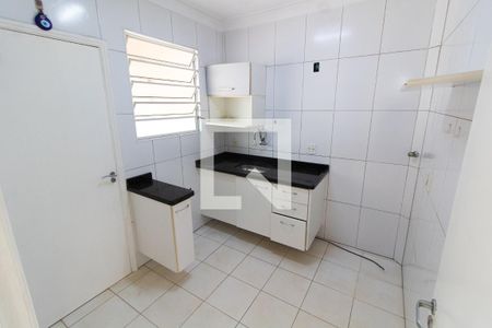 Cozinha de casa de condomínio para alugar com 3 quartos, 90m² em Bairro das Palmeiras, Campinas