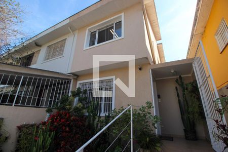 Fachada de casa à venda com 3 quartos, 179m² em Vila Progredior, São Paulo