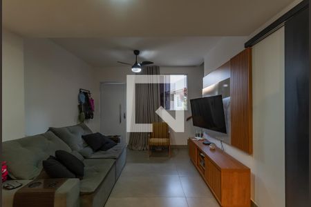 Sala de casa de condomínio à venda com 2 quartos, 72m² em Castelo, Belo Horizonte