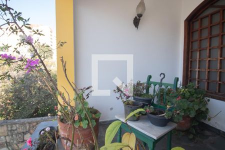 Varanda de casa à venda com 4 quartos, 325m² em Vila Ede, São Paulo