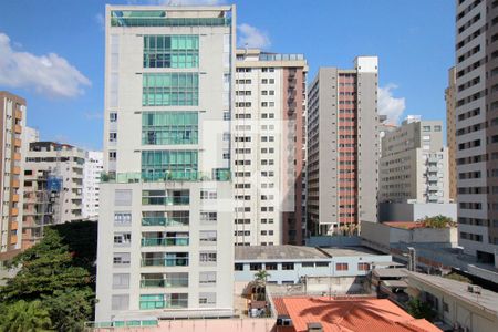 Vista da Sala de apartamento para alugar com 1 quarto, 40m² em Lourdes, Belo Horizonte