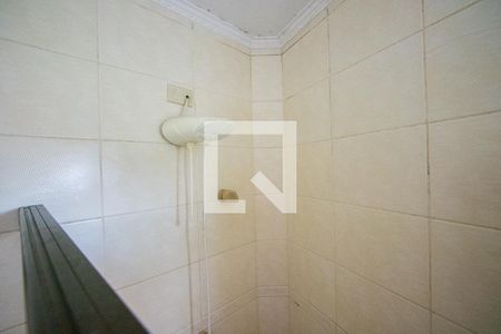 Banheiro social de casa para alugar com 3 quartos, 200m² em Pinheirinho, Santo André