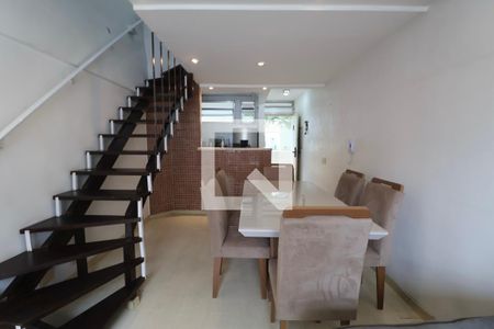 Sala de apartamento para alugar com 2 quartos, 60m² em Jardim Las Palmas, Guarujá