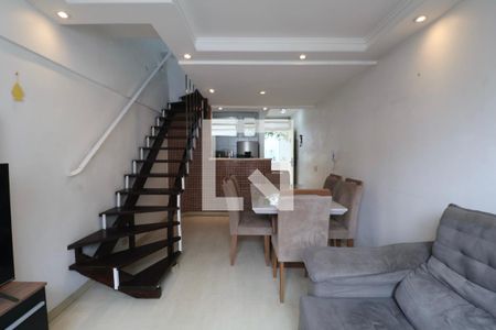 Sala de apartamento para alugar com 2 quartos, 60m² em Jardim Las Palmas, Guarujá