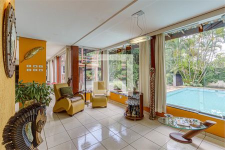 Casa à venda com 4 quartos, 700m² em Jardim Santa Helena, São Paulo