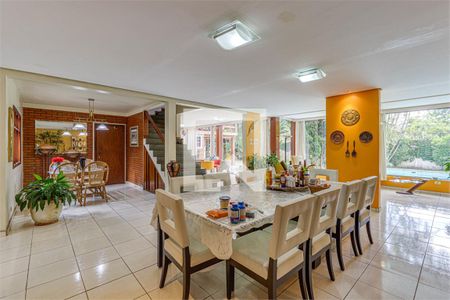 Casa à venda com 4 quartos, 700m² em Jardim Santa Helena, São Paulo