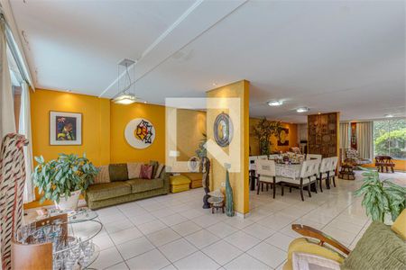 Casa à venda com 4 quartos, 700m² em Jardim Santa Helena, São Paulo