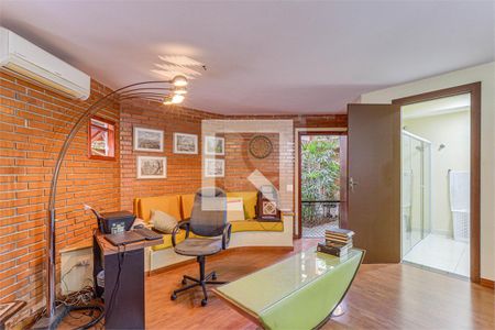 Casa à venda com 4 quartos, 700m² em Jardim Santa Helena, São Paulo