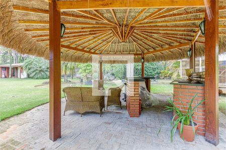 Casa à venda com 4 quartos, 700m² em Jardim Santa Helena, São Paulo