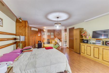 Casa à venda com 4 quartos, 700m² em Jardim Santa Helena, São Paulo