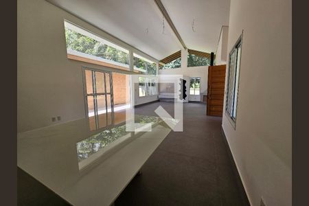 Sala de casa de condomínio à venda com 3 quartos, 250m² em Chácara das Paineiras, São Paulo