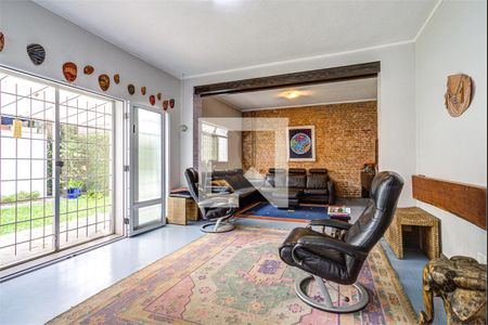 Casa de Condomínio à venda com 3 quartos, 370m² em Vila Elvira, São Paulo