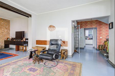 Casa de Condomínio à venda com 3 quartos, 370m² em Vila Elvira, São Paulo