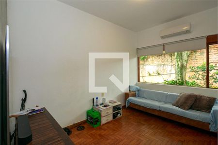 Casa à venda com 3 quartos, 302m² em Jardim Petropolis, São Paulo