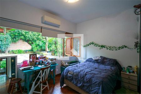 Casa à venda com 3 quartos, 302m² em Jardim Petropolis, São Paulo