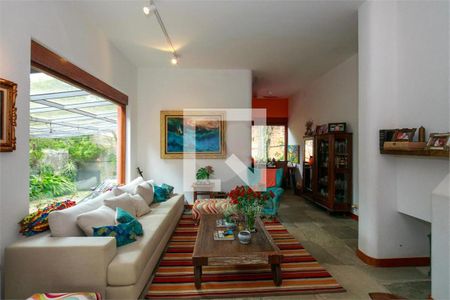 Casa à venda com 3 quartos, 302m² em Jardim Petropolis, São Paulo