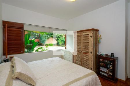 Casa à venda com 3 quartos, 302m² em Jardim Petropolis, São Paulo