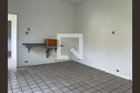 Casa de Condomínio à venda com 3 quartos, 300m² em Vila Elvira, São Paulo