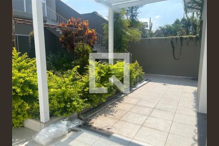 Casa de Condomínio à venda com 3 quartos, 300m² em Vila Elvira, São Paulo