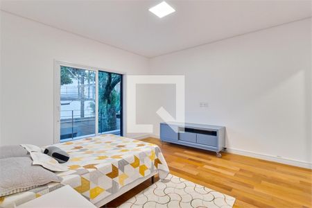 Casa à venda com 3 quartos, 330m² em Santo Amaro, São Paulo