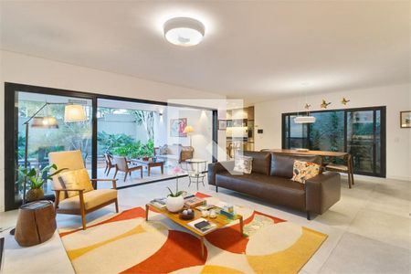 Casa à venda com 3 quartos, 330m² em Santo Amaro, São Paulo