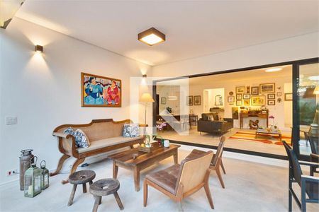 Casa à venda com 3 quartos, 330m² em Santo Amaro, São Paulo