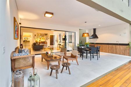 Casa à venda com 3 quartos, 330m² em Santo Amaro, São Paulo