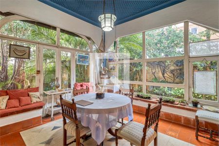 Casa à venda com 8 quartos, 527m² em Santo Amaro, São Paulo