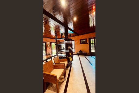 Sala de casa de condomínio à venda com 5 quartos, 385m² em Recreio dos Bandeirantes, Rio de Janeiro